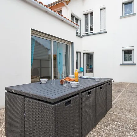 Maison Pour 7 A 100m De La - Jardin