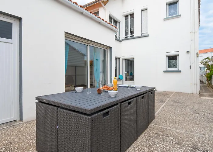 Maison Pour 7 A 100m De La - Jardin